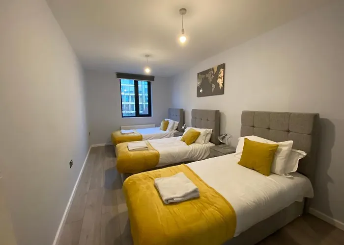 Cosy Flats Near Heathrow, Group Bookings Available With Parking Space