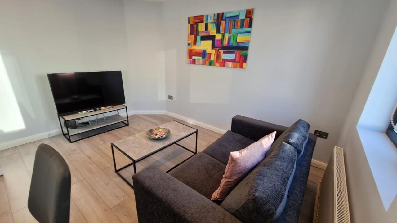 Zen Quality Flats: Cozy Heathrow Apartment Hounslow