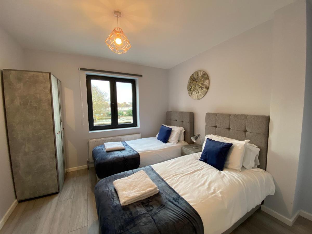 Zen Quality Flats: Cozy Heathrow Apartment