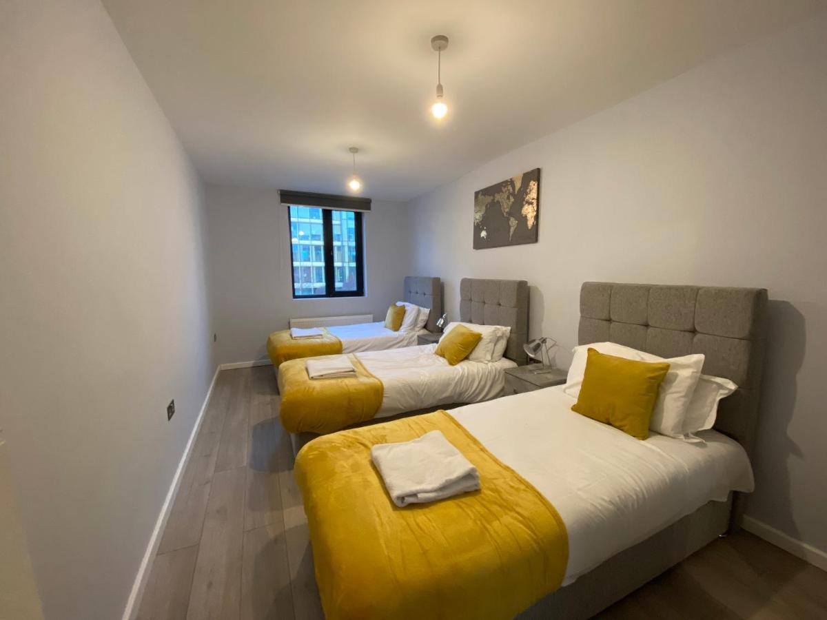 Zen Quality Flats: Cozy Heathrow Hounslow