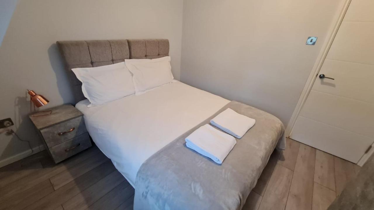 Zen Quality Flats: Cozy Heathrow Apartment *