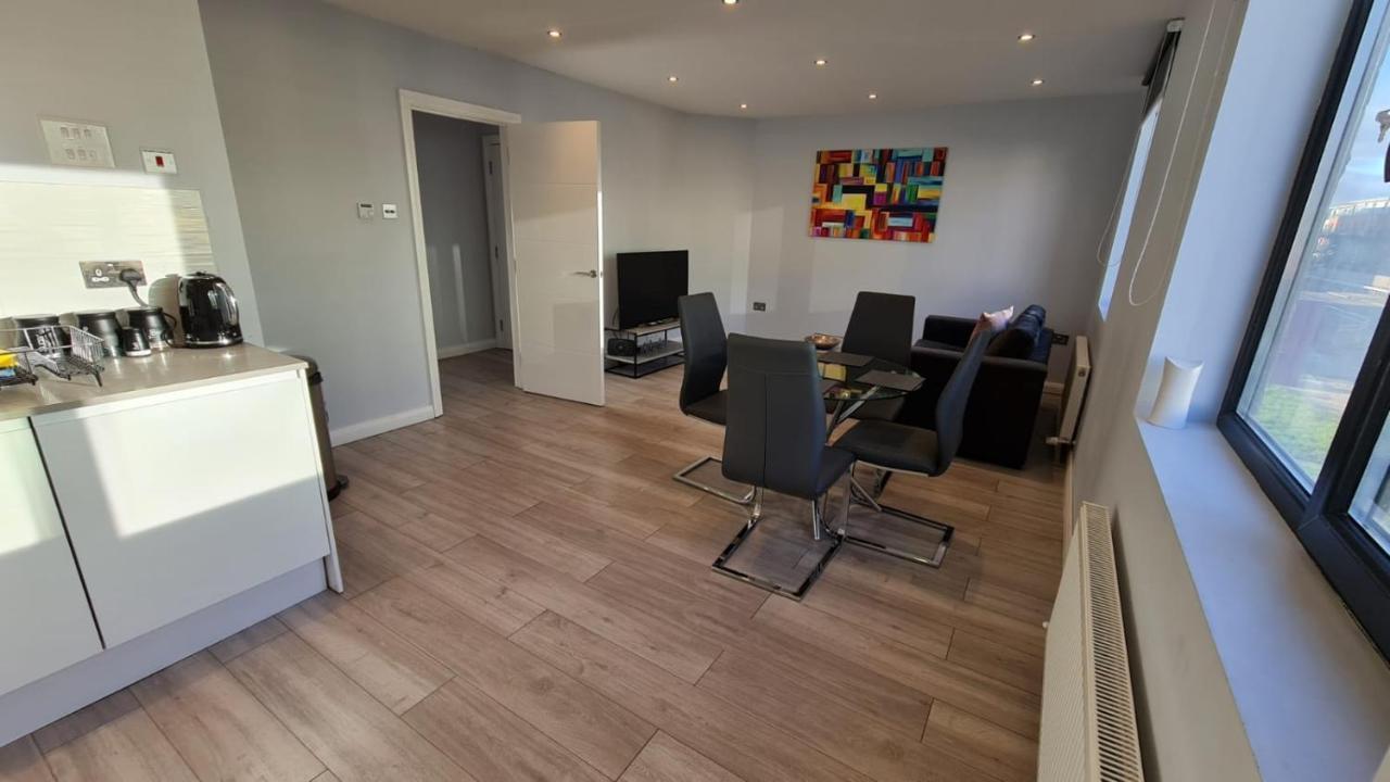 Zen Quality Flats: Cozy Heathrow Apartment