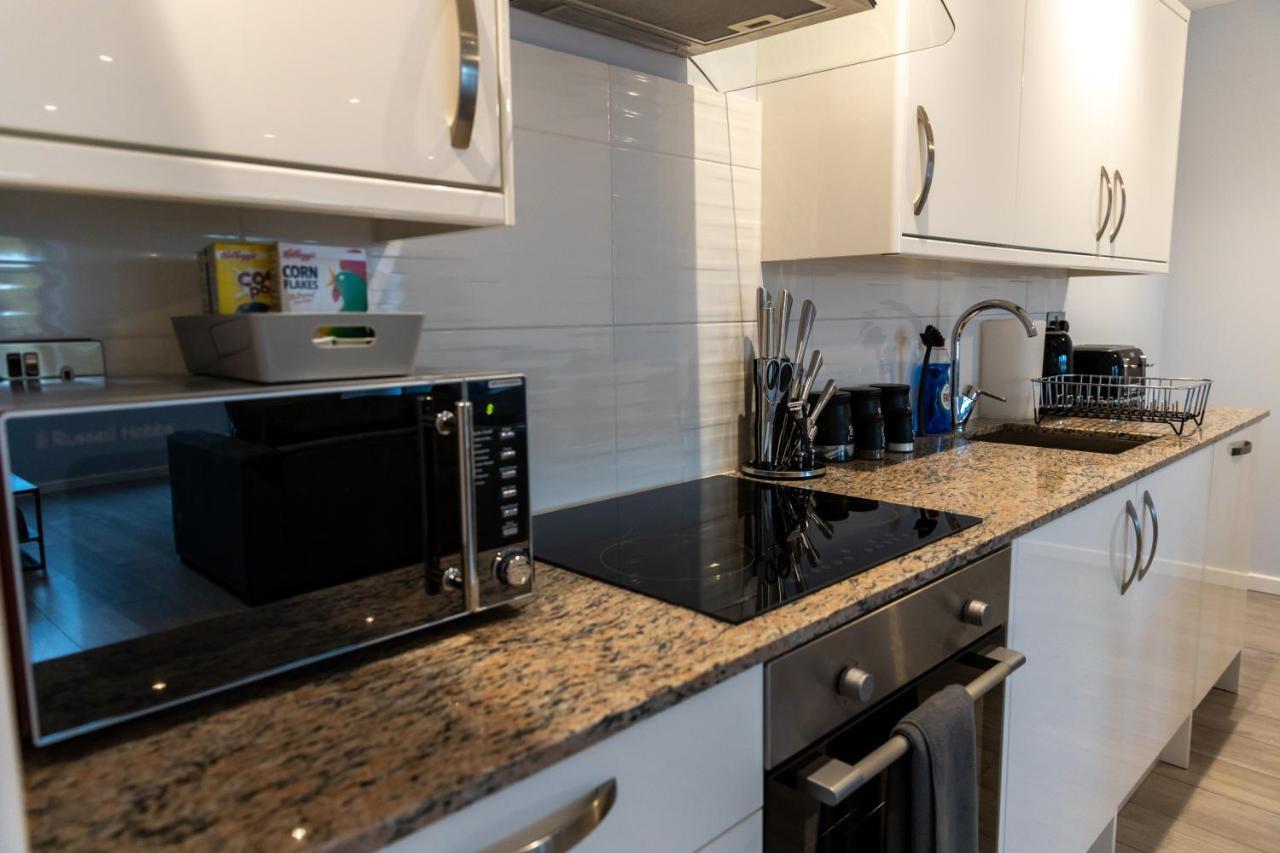 Zen Quality Flats: Cozy Heathrow Apartment