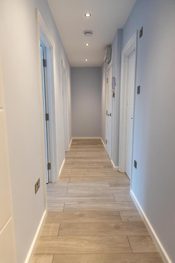 Zen Quality Flats: Cozy Heathrow Apartment Hounslow